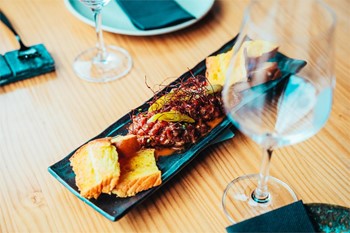 Steak tartar de vaca vieja. - Imagen 1